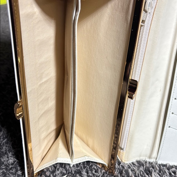 Elegant Vintage Givenchy Lizard White and Cream Women's Clutch/Wallet Kisslock - Picture 5 of 16